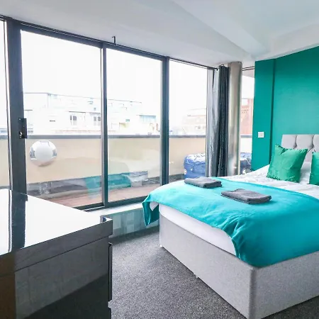 Stunning Leeds Gem - Amazing Location - Hot Tub *